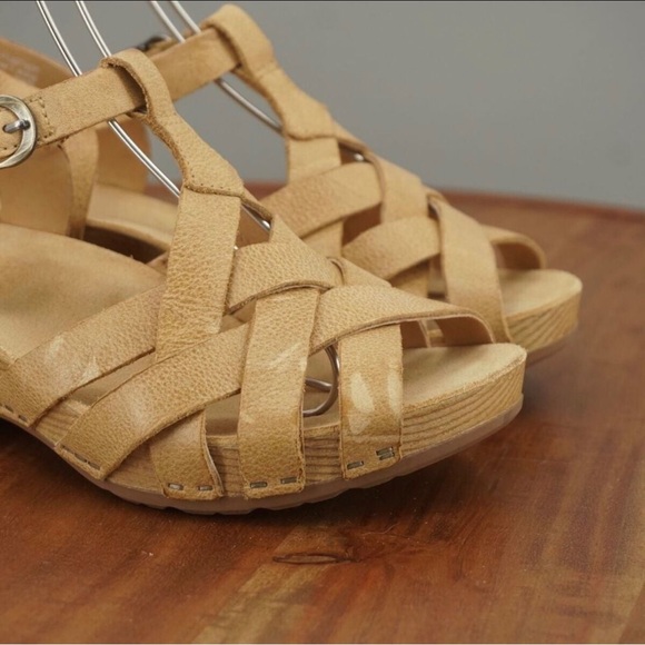 Dansko Womens Tinley Sandals Wedge Heel Slingback Beige Leather 36EU - 5.5/6 US - Picture 2 of 9